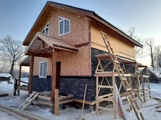 Haus 131,5 m² nach Projekt „Sefir“, Vologda: Fassadenverkleidung