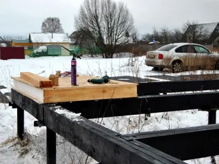 Haus nach Projekt „Sefir“, Dorf Kadnikovo: Fundament und Grundrahmen