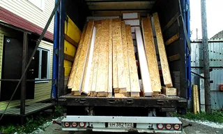Haus nach individuellem Projekt, Siedlung Severnyy: Lieferung des Hausbausatzes