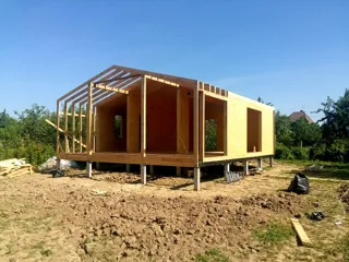 Haus nach Projekt „Barnhouse 53“, SNT „Urroschaj“: Wandmontage