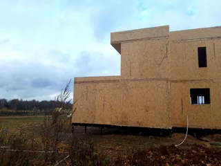 Haus nach Projekt „Grafit“, Siedlung Lyubashino: Wandmontage