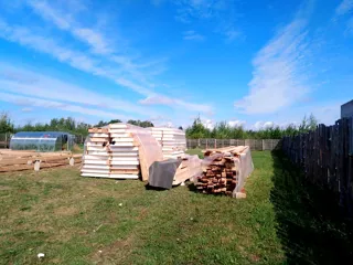 “Barnhouse 76.1” projesine göre 100 m² ev, Rodniki: temel ve alt bağlama kirişi