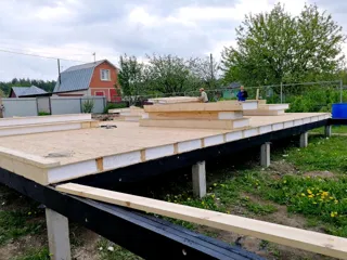 Haus nach Projekt „Mistika - S2.8“, Dorf Kukarino: Fundament und Grundrahmen