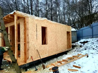 Haus nach Projekt „N4O-36“, Dorf Khlyabovo: Wandmontage