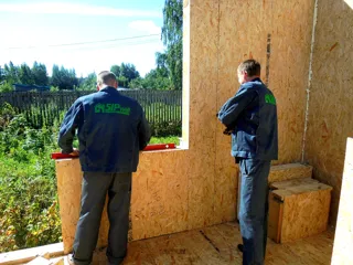 Haus nach Projekt „Radoniza“, Dorf Kryukovo: Wandmontage