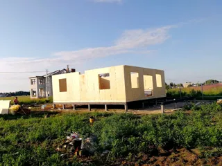 Haus nach individuellem Entwurf, Dorf Kovarditsy: Wandmontage