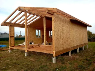 Haus nach Projekt „Chalet 45“, Gebiet Kostroma: Wandmontage