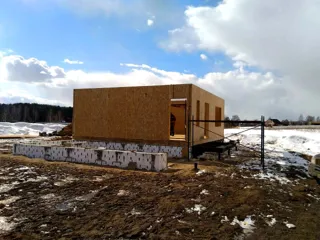 Garage nach Projekt „Slawjanka mini + Garage“, Dorf Nazarovo: Wandmontage