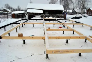 Haus nach Projekt „Townhouse - 1“, Ivanovo: Fundament und Grundrahmen