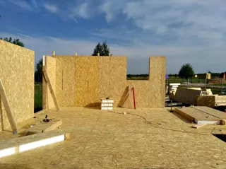 Haus nach Projekt „Mistika E“, Region Tula: Wandmontage