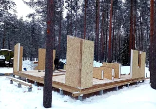 Haus nach individuellem Entwurf, Region Wologda: Wandmontage
