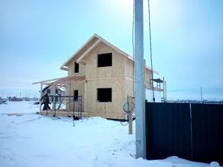 Haus nach Projekt „Michigan mini“, Kostroma: Dach und Eingangsbereich