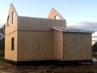 Haus nach Projekt „Amulet“, Gebiet Kostroma: Wandmontage