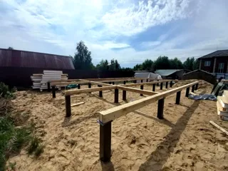 Haus 100 m² nach Projekt „Barnhouse 76.1“, Gebiet Moskau: Fundament und Grundrahmen