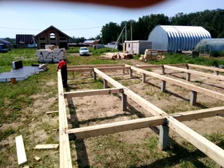 Haus nach individuellem Projekt, Gebiet Moskau: Fundament und Grundrahmen