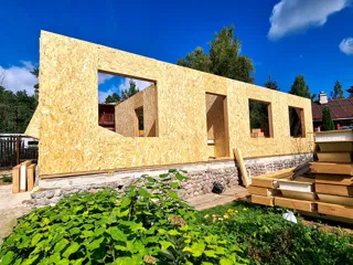 Haus nach individuellem Entwurf, Region Leningrad: Wandmontage