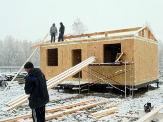 Haus nach Projekt „Vivat 2.5“, Dorf Barskovo: Wandmontage