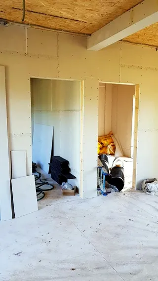 Haus, Projekt „Mistika - E2.8“, Dorf Kurdumovo: Innenarbeiten