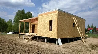 Haus nach Projekt „Mistika - E2.8“, Dorf Novoe: Wandmontage