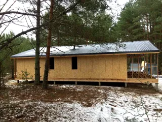 “Barnhouse 110” projesine göre ev, Vidogoshchi köyü: duvar montajı