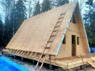 “A-Frame Altay” projeli ev, Moskova bölgesi: çatı