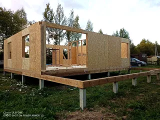 Haus nach Projekt „Dilischans 8x9“, Region Wologda: Wandmontage