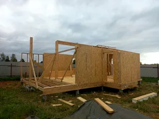 55,5 m² house built to a custom design, Kostroma Region: wall assembly