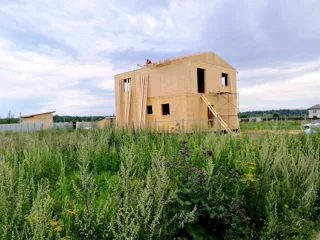 Haus nach individuellem Entwurf, Dorf Kovarditsy: zweites Obergeschoss und Dachgeschoss