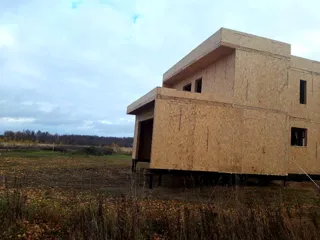Haus nach Projekt „Grafit“, Siedlung Lyubashino: Wandmontage