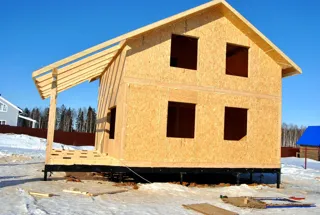 Haus nach Projekt „Radoniza“, Dorf Kadnikovo: Wandmontage