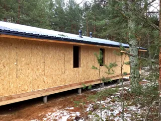 “Barnhouse 110” projesine göre ev, Vidogoshchi köyü: duvar montajı