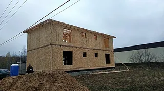 Haus nach individuellem Entwurf, Dorf Yudino: Wandmontage