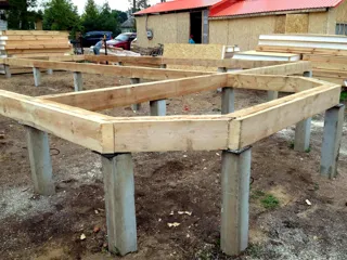 Haus nach individuellem Projekt, Siedlung Borisoglebskiy: Fundament und Grundrahmen