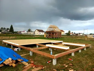 “Barnhouse 76.1” projesine göre ev, Strelnikovo köyü: 0 kotunda SIP panel zemin