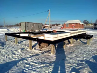“Zareçe” projesine göre ev, Yaroslavl bölgesi: 0 kotunda SIP panel zemin