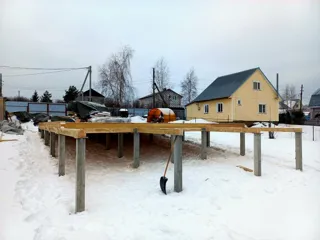 “Barnhouse 76.1” projesine göre ev, Kostroma bölgesi: temel ve alt bağlama kirişi