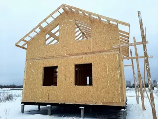 Haus nach Projekt „Metschta pl.4“, Siedlung Pervyy: Dach