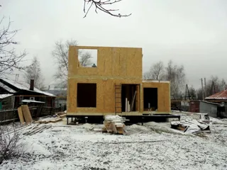 Haus nach Projekt „Slawjanka“, Ivanovo: Wandmontage