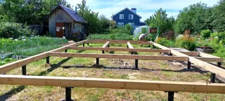 House built to a custom design, Rodniki: foundation and sill strapping