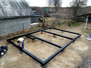 House built to a custom design, Nikulskoe village: foundation and sill strapping