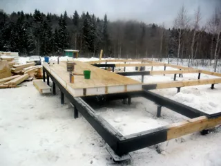 Haus nach individuellem Projekt, Gebiet Moskau: Fundament und Grundrahmen