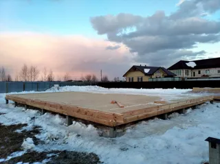 House based on the “Barnhouse 110” design, Moscow Region: SIP panel floor at level 0
