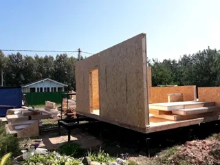 Haus nach Projekt „Alfa“, Dorf Bor: Wandmontage