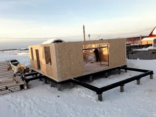 House based on the “Yessentuki 7.5x7.5” design, Kamenki village: wall assembly