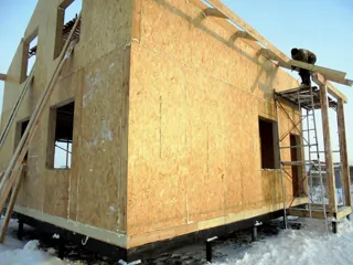 Haus nach Projekt „Radoniza“, Dorf Kadnikovo: Wandmontage