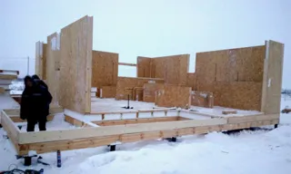Haus nach Projekt „Michigan mini“, Kostroma: SIP-Boden und Wände des Erdgeschosses