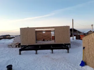 House based on the “Yessentuki 7.5x7.5” design, Kamenki village: wall assembly