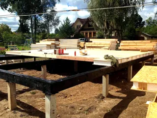Haus nach individuellem Entwurf, Siedlung Borisoglebskiy: Boden aus SIP-Paneelen auf Höhe 0