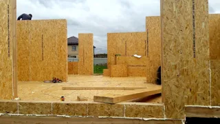 Custom-design house, Zhukovo village: wall assembly