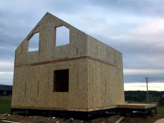 Haus nach Projekt „Amulet“, Gebiet Kostroma: Wandmontage